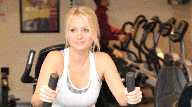 In the gym: circuit training to burn fat for girls